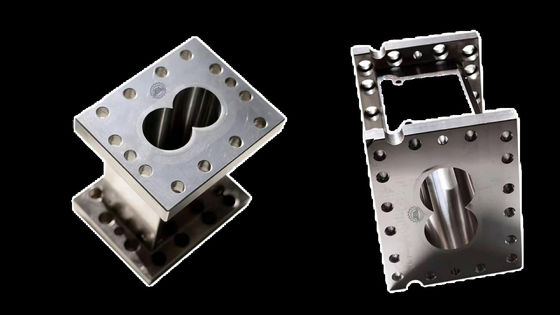 qualità  Barrels for Ze62 Berstorff Twin Screw Extruder with Hip Alloy Steel Inner fabbrica